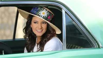 ياسمين علي وجرعة من الحب والرومانسية بأغنية 