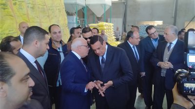 وزيرا التنمية المحلية والزراعة يشيدان بسعر اللحم ببورسعيد 