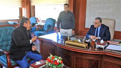 محافظ سوهاج يوجه بتوفير فرص عمل بالقطاع الخاص لعدد من الشباب