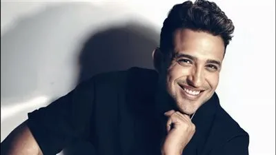 تامر حسين: تمُر السنين وتتبدل الأجيال وتفضل لهفة الجمهور على عمرو دياب زي زمان 