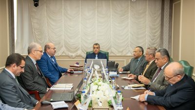 وزير الإنتاج الحربي يناقش المشاريع البحثية الجديدة مع رؤساء الشركات التابعة