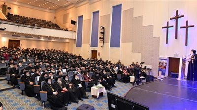 البابا تواضروس الثاني يلتقي بكهنة المعادي