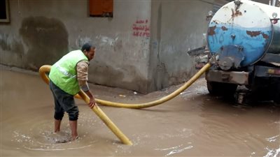 استمرار أعمال كسح وشفط تجمعات مياه الأمطار بمدن وأحياء وقرى الدقهلية