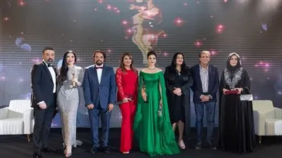 تكريم هالة صدقي ونجوم الفن في مؤتمر التميز الريادي وقادة المجتمع العربي