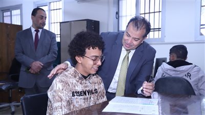 جولة تفقدية لرئيس جامعة جنوب الوادي بامتحانات الفصل الدراسي الأول