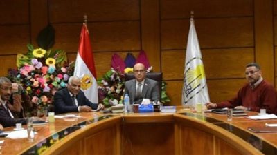 رئيس جامعة أسيوط يرأس اجتماع اللجنة التنسيقية لمتابعة مشروع مستشفى 2020 لعلاج الأورام