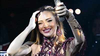 بالصور.. كارولينا كرم تفتتح حفلات رأس السنة بوصل إستعراضية فى الزمالك.. وتطلق 