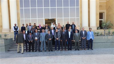 رئيس جامعة جنوب الوادي يترأس اجتماعًا موسعًا لفريق عمل الجامعة الأهلية