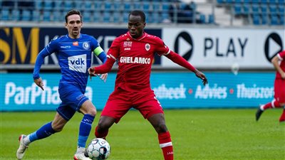 مستشهدًا ببرشلونة.. رئيس الاتحاد النيجيري يدافع عن استدعاء الحسن يوسف