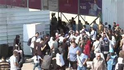  فلسطينيون يقتحمون مركز الشركة الأمريكية لتوزيع المساعدات في غزة