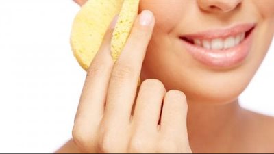 بخطوات بسيطة.. كيف أزيل قشور الوجه بعد التقشير؟