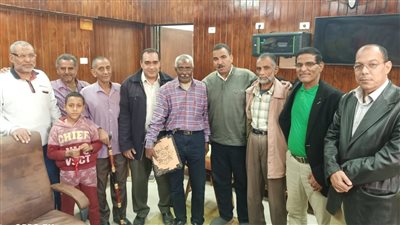 تعليم قوص يكرم رئيس قسم التعيينات لبلوغه سن المعاش