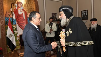 وزير الإنتاج الحربي يهنئ البابا تواضروس بعيد الميلاد