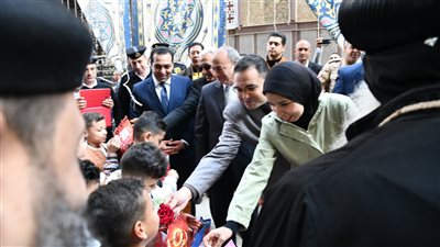 محافظ قنا يزور مطرانية دشنا للتهنئة بعيد الميلاد المجيد