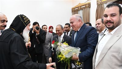 الداودي يختتم جولته بتهنئة أقباط قنا بعيد الميلاد المجيد