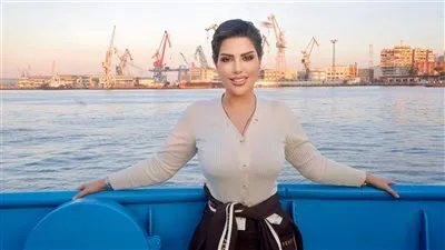 شمس الكويتية ترقص على الأغاني البورسعيدية في سوق السمك