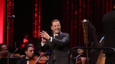 مدحت صالح يتوهج مع الأساتذة على المسرح الكبير