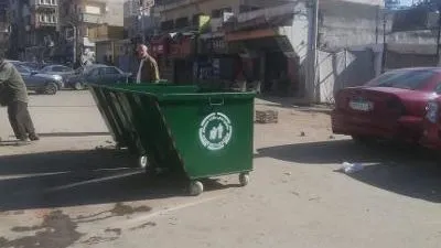 توزيع صناديق مجهزة لرفع القمامة لسيارات النقل مباشرة بالمنصورة