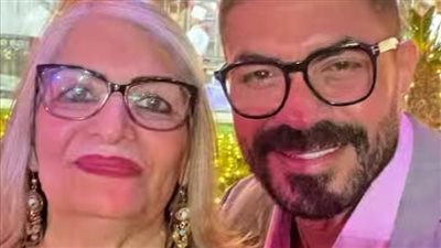 بهذه الكلمات.. خالد سليم يحتفل بعيد ميلاد والدته 