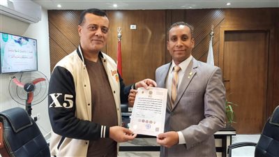 تعليم قنا: تسليم الشهادات المؤمنة للمعلمين من خريجي المبادرة الرئاسية 1000 معلم 