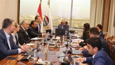 وزير قطاع الأعمال يبحث مع وفد البنك الدولي سبل التعاون المشترك