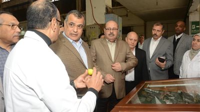 وزير الإنتاج الحربي يتفقد شركة المعصرة للصناعات الهندسية