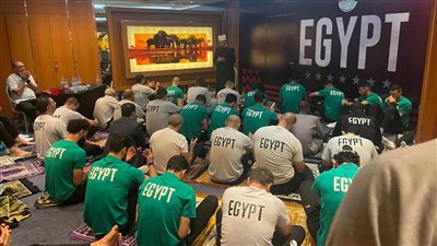 منتخب مصر يؤدي صلاة الجمعة بحضور أحد شيوخ الأزهر بكوت ديفوار