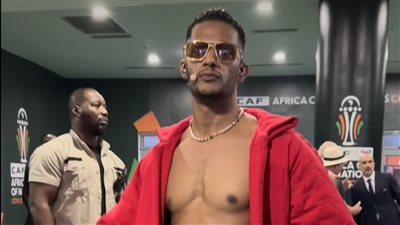 أحدث ظهور لشقيقه محمد رمضان برفقته