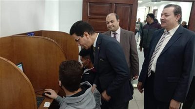 رئيس جامعة بنها يتفقد امتحانات الفصل الدراسي الأول بكليتي التربية الرياضية والعلاج الطبيعي