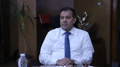 رئيس جامعة جنوب الوادى يجتمع بفريق الإدارة الإلكترونية للقاعات التدريسية والامتحانية