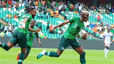 التعادل الإيجابي يسيطر على لقاء منتخب نيجيريا ضد غينيا الاستوائية في الشوط الأول