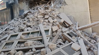 انهيار عقار قديم في حي وسط العطارين بالإسكندرية 