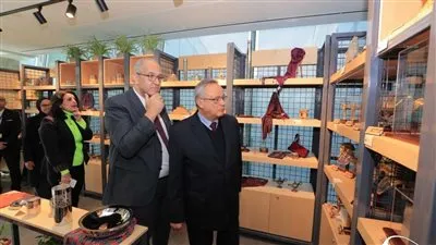 مكتبة الإسكندرية تفتتح منفذًا جديدًا لبيع الهدايا التذكارية