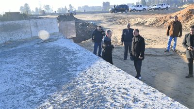 محافظ الغربية يتابع مشروعات الرصف والتطوير بالمحلة الكبرى (صور)