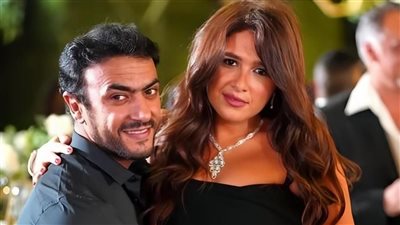 ناقد يفجر مفاجأة بشأن طلاق ياسمين عبد العزيز والعوضي (فيديو)