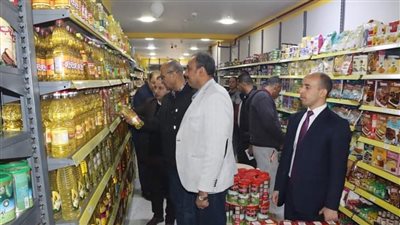 ضبط لحوم فاسدة ودقيق مدعم ومواد غذائية منتهية الصلاحية في هايبر ببني سويف