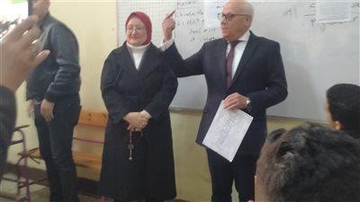 محافظ بورسعيد يتفقد لجان الشهادة الإعدادية