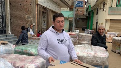 أبناء قرية جوجر بالدقهلية تجمع مساعدات لأهل غزة (صور)