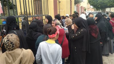 توافد طلاب الشهادة الإعدادية لأداء امتحان الفصل الدراسي الأول ببورسعيد