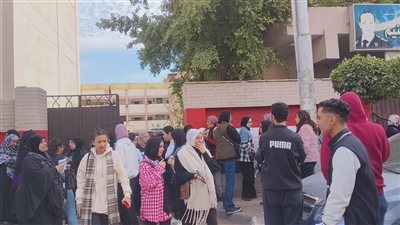 طلاب الصف الثاني الثانوي بالدقهلية يؤدون امتحان الأحياء والفلسفة