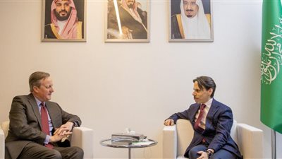 وزير الخارجية يلتقي وزير خارجية المملكة المتحدة