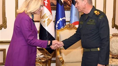 وزير الدفاع يلتقي كبير منسقي الشئون الإنسانية وإعادة إعمار غزة 