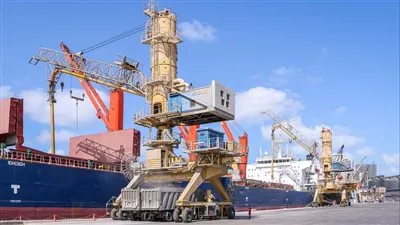 ميناء دمياط يستقبل 33 سفينة متنوعة خلال 24 ساعة