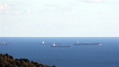 الولايات المتحدة تضيف 17 ناقلة نفط وسفينة شحن إلى القائمة السوداء الخاصة بروسيا