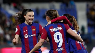 برشلونة يتوج كأفضل نادِ سيدات في العالم لعام 2023 من جلوب سوكر 