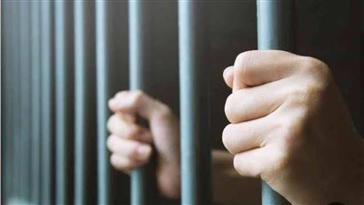 السجن 3 سنوات لمتهم حاز سلاح ناري بالقطامية