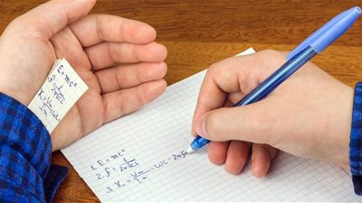 الحبس وغرامة 200 ألف جنيه.. عقوبة الغش والتسريب بقانون 