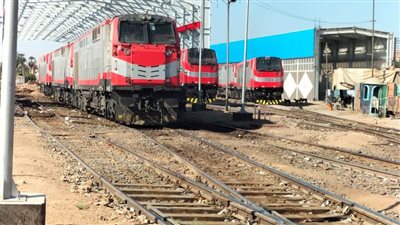 وزير النقل يتفقد ورش أسوان للسكك الحديدية