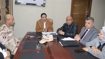 نائب محافظ بني سويف يناقش إعداد التدريب لمجابهة الأزمات 