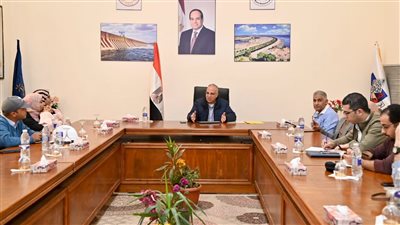 وزير الري يعقد اجتماعا لمتابعة أعمال التطوير بمنشآت السد العالي